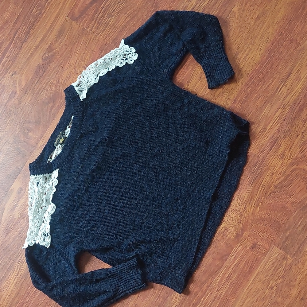💟Crochet trimmed sweater